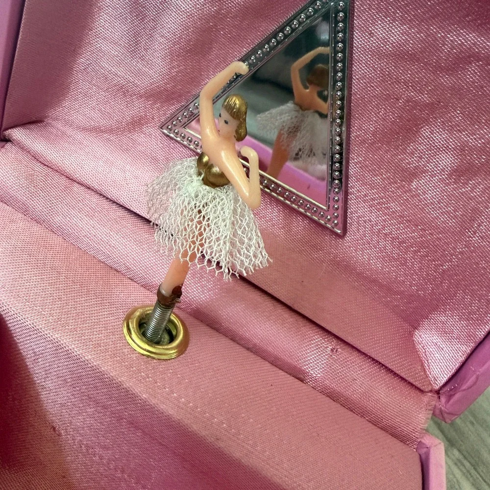 RARE WORKS Vintage 1989 Sanrio PopUp Hearts Music Jewelry Box Spinning Ballerina